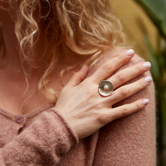 ring macro nymphaea with pearl